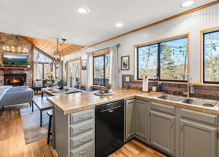 The Family Stone Luxe Cabin Sleeps 12 Hot Tub Dogfriendly Dollywood