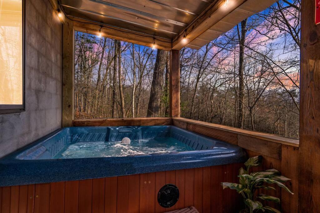 Hébergement de vacances The Family Stone Luxe Sleeps 12 Hot Tub Dogfriendly Dollywood *