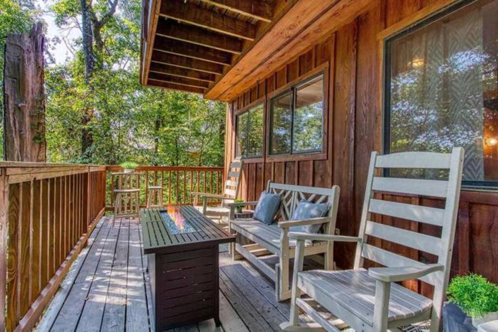 Hébergement de vacances The Family Stone Luxe Sleeps 12 Hot Tub Dogfriendly Dollywood