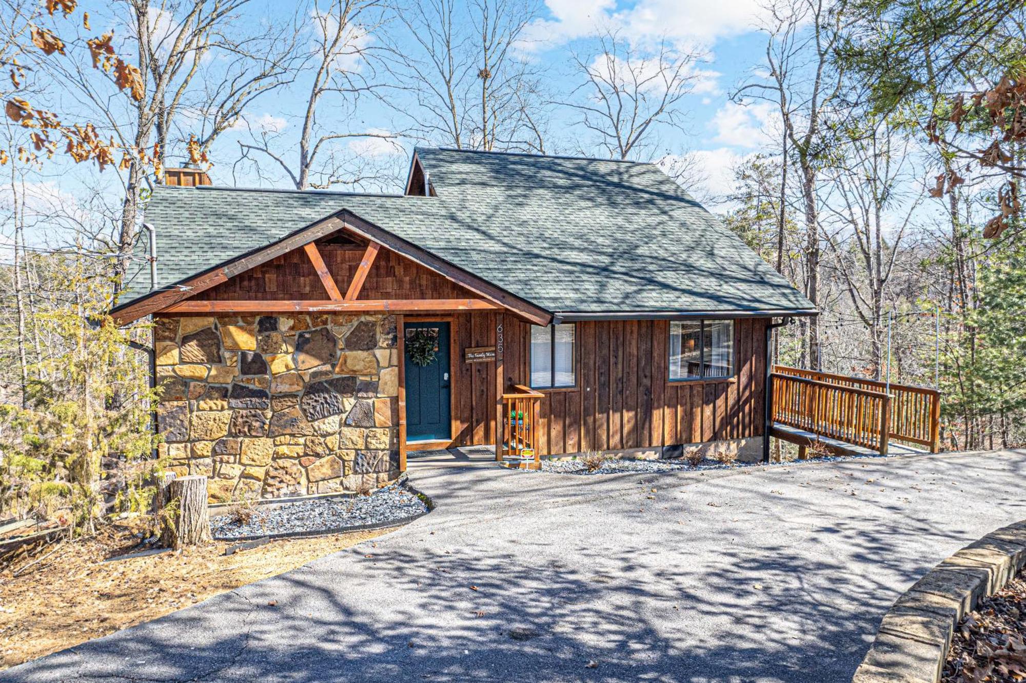 The Family Stone Luxe Sleeps 12 Hot Tub Dogfriendly Dollywood Hébergement de vacances *